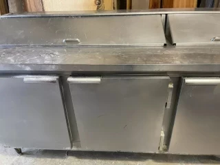 6’ beverage air pizza prep Table
