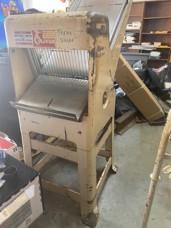 oliver-gravity-feed-bread-slicer-big-0