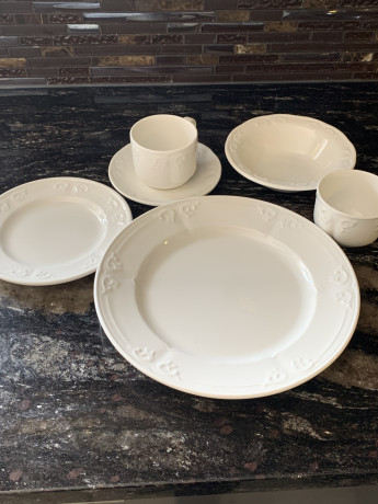 dinnerware-place-settings-for-250-people-big-0