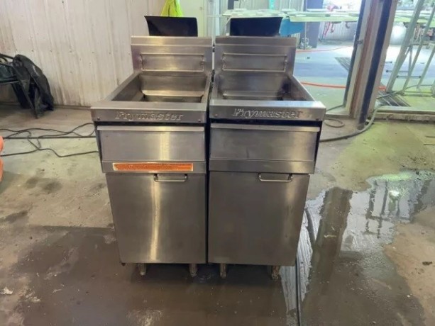 2-x-frymaster-deep-fryers-big-0