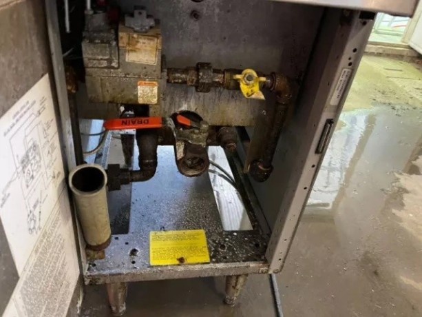 2-x-frymaster-deep-fryers-big-2