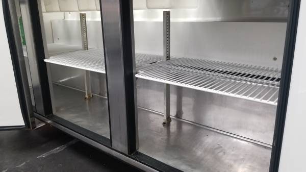 3-door-refrigerated-sandwich-prep-table-big-2